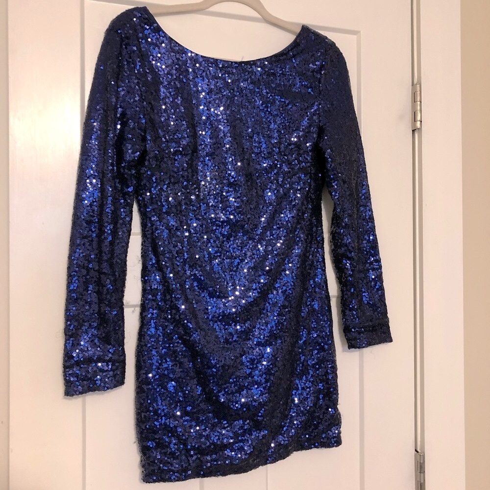 Blue fitted sequined party dress!